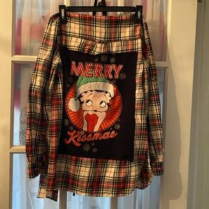 Merry Kissmas brand TOSS shirt size S in good condition